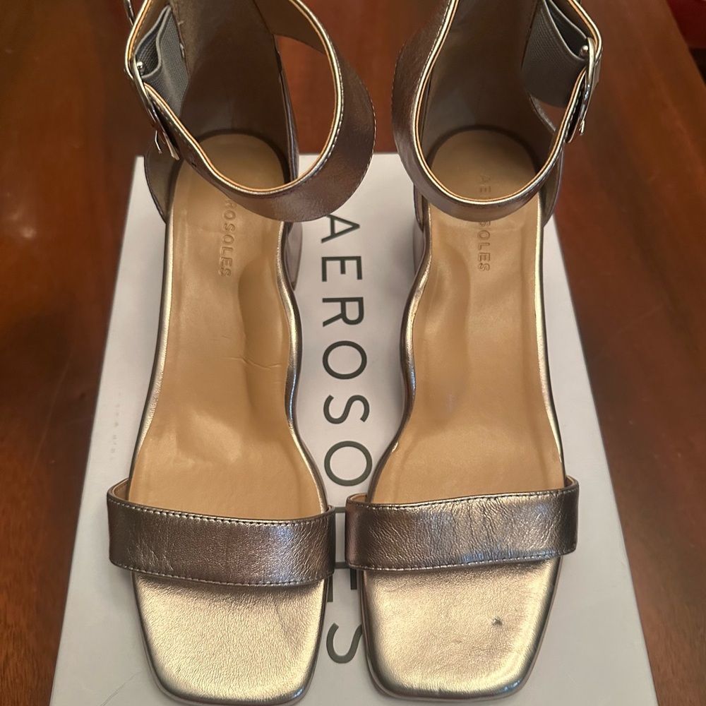 AEROSOLES Size 10 Women's Silver Leather Upper Sandals with Ankle Strap